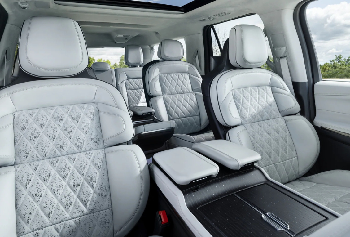 Lincoln MKT_1